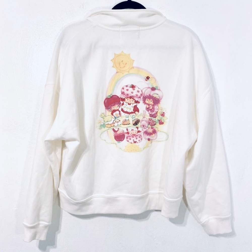 Strawberry Shortcake and Friends white pullover with pink+yellow graphic.Size.M